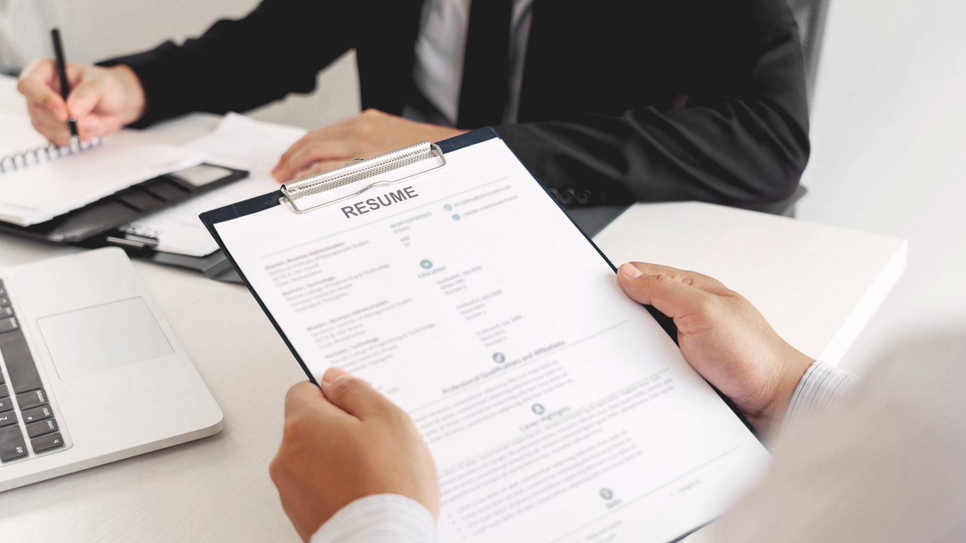 How to Write Resume Titles With Examples