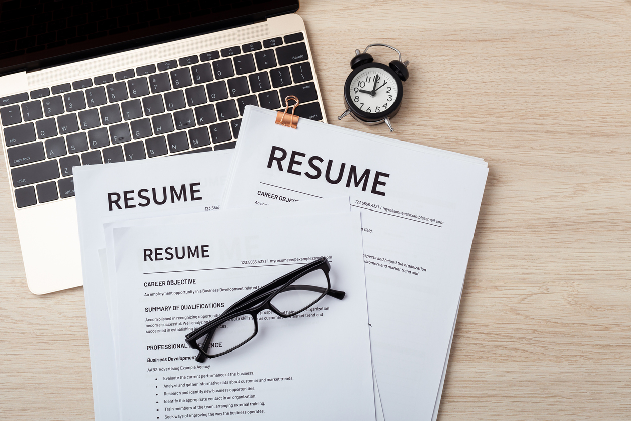 How to Write a Reverse Chronological Resume: The Ultimate Guide